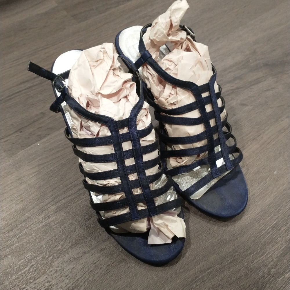 Bouquets blue strappy high heels 7.5M
